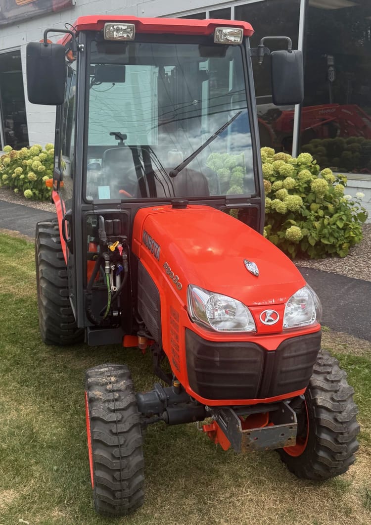 Kubota B3030HSDC – Compact Diesel Tractor/Snow Blower/Deck