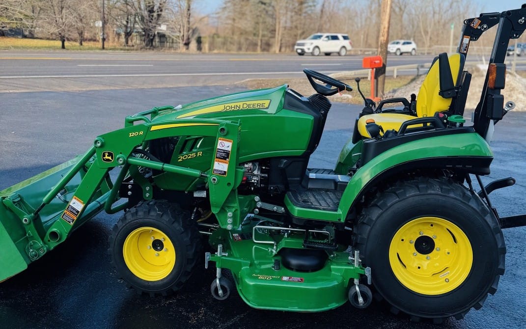 John Deere 2025R – Low Hours!!